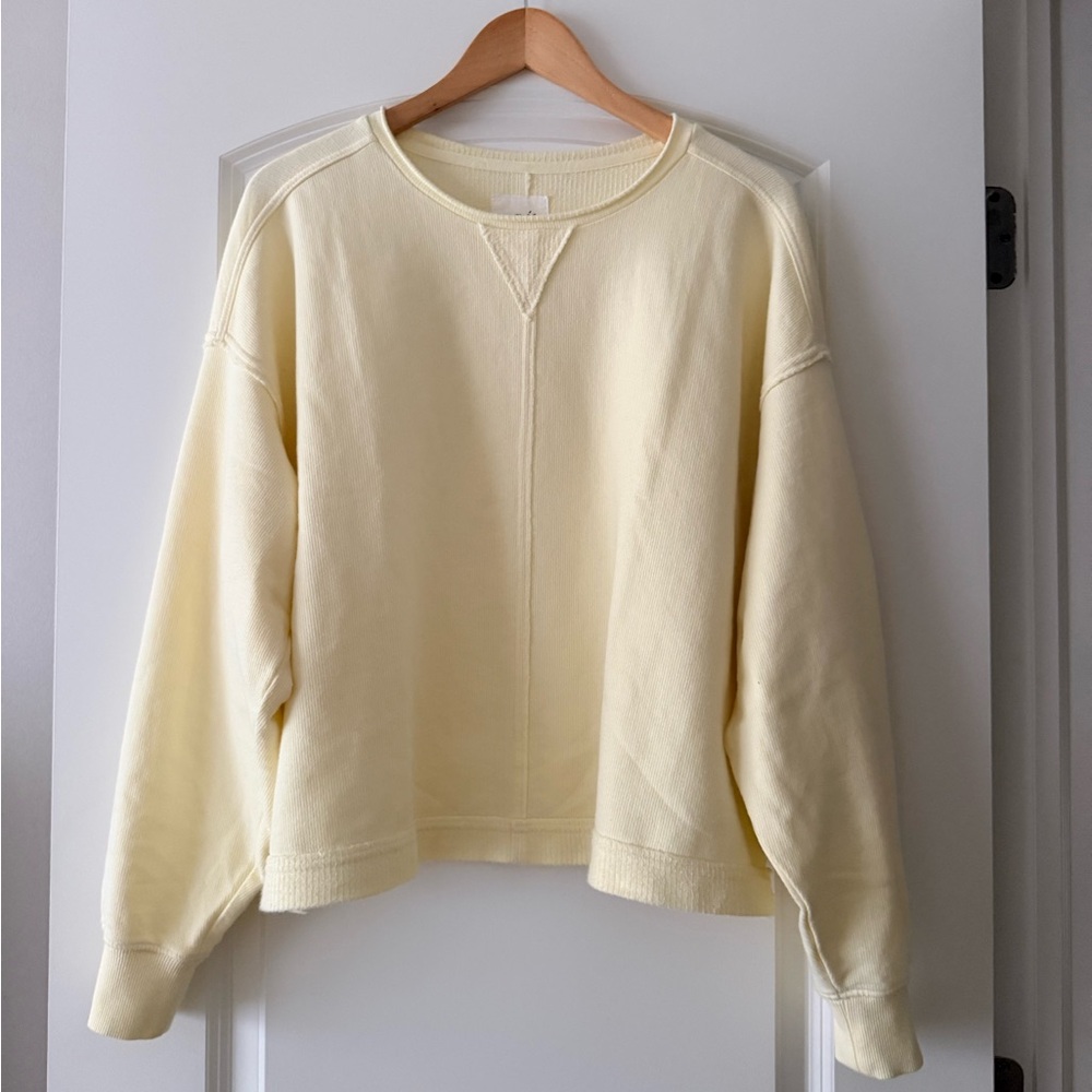 Adorable buttery yellow sweatshirt